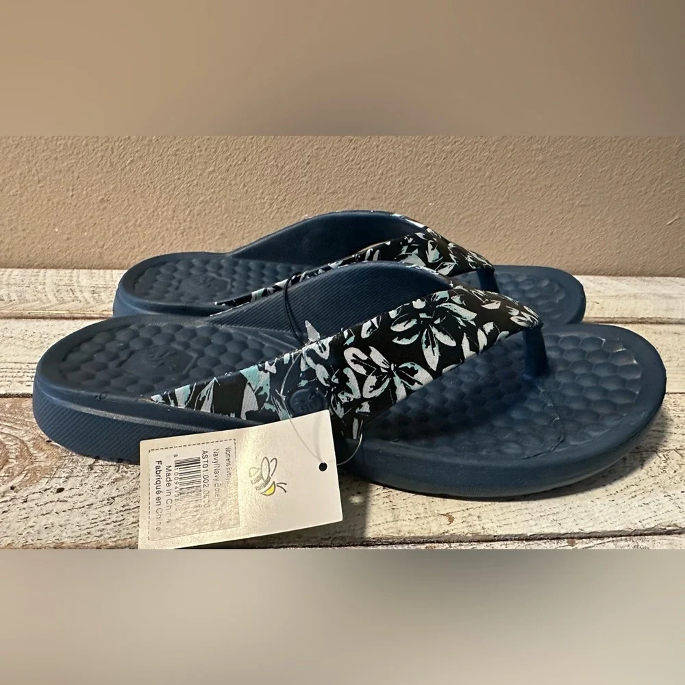 Joybees 🐝 Floral Flip Flop - NWT